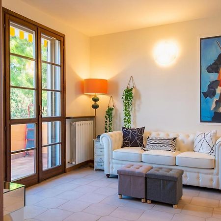 Апартаменты La Casa Sul Porto - Italian Homing Сирмионе Экстерьер фото