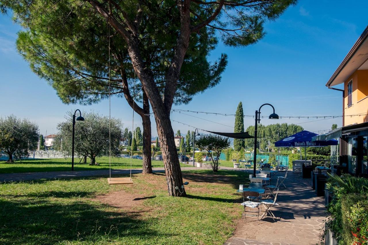 Апартаменты La Casa Sul Porto - Italian Homing Сирмионе Экстерьер фото