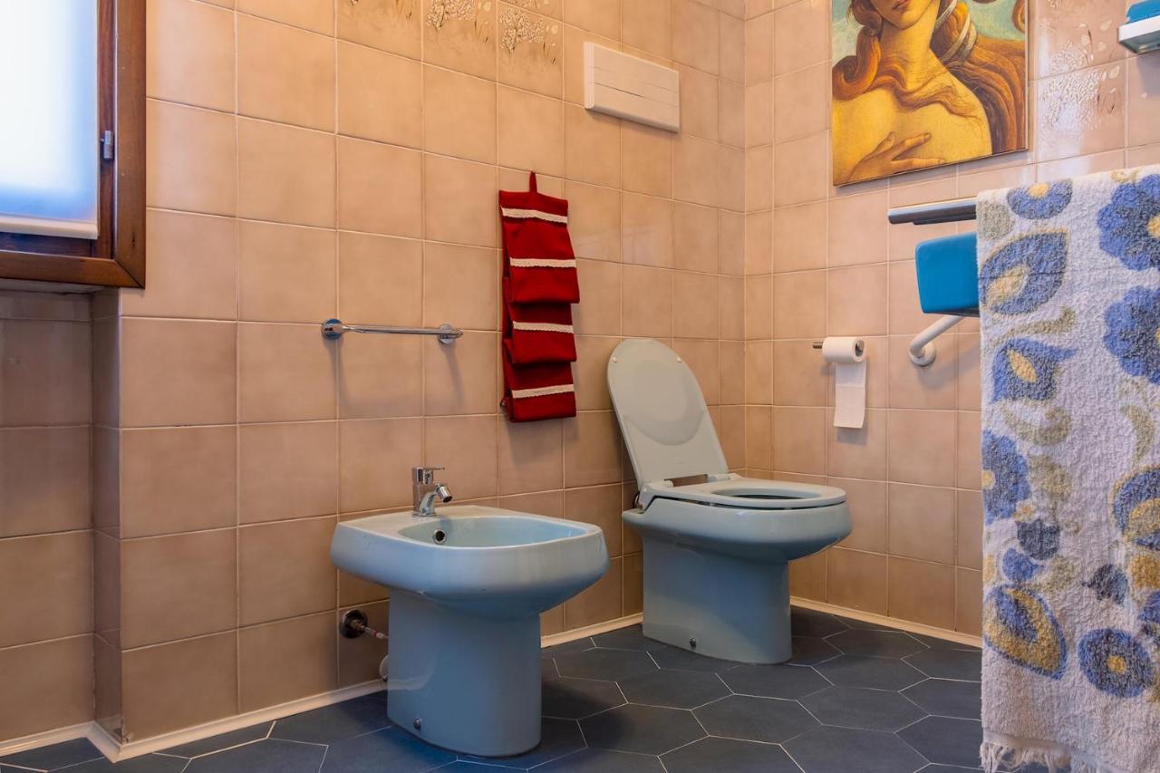 Апартаменты La Casa Sul Porto - Italian Homing Сирмионе Экстерьер фото