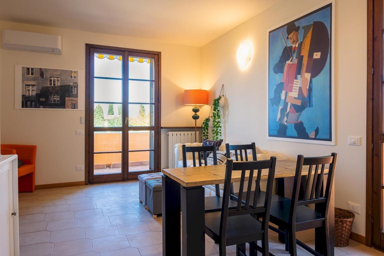 Апартаменты La Casa Sul Porto - Italian Homing Сирмионе Экстерьер фото